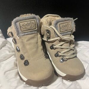 Thermal Winter snow boots.usa Size 9.  Little kid. Warm.